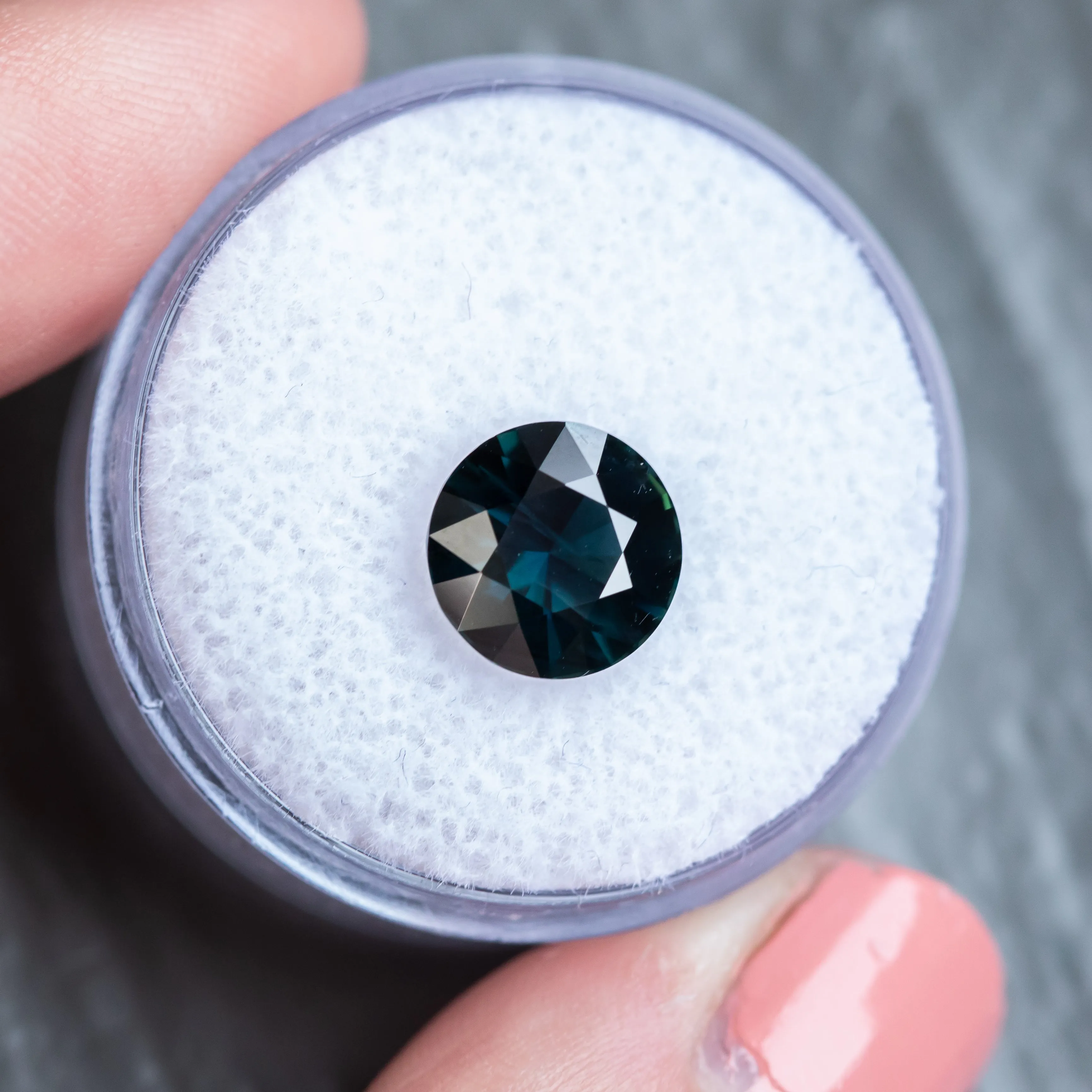 3.05CT ROUND MADAGASCAR SAPPHIRE, DEEP TEAL GREEN, 8.64X5.39MM