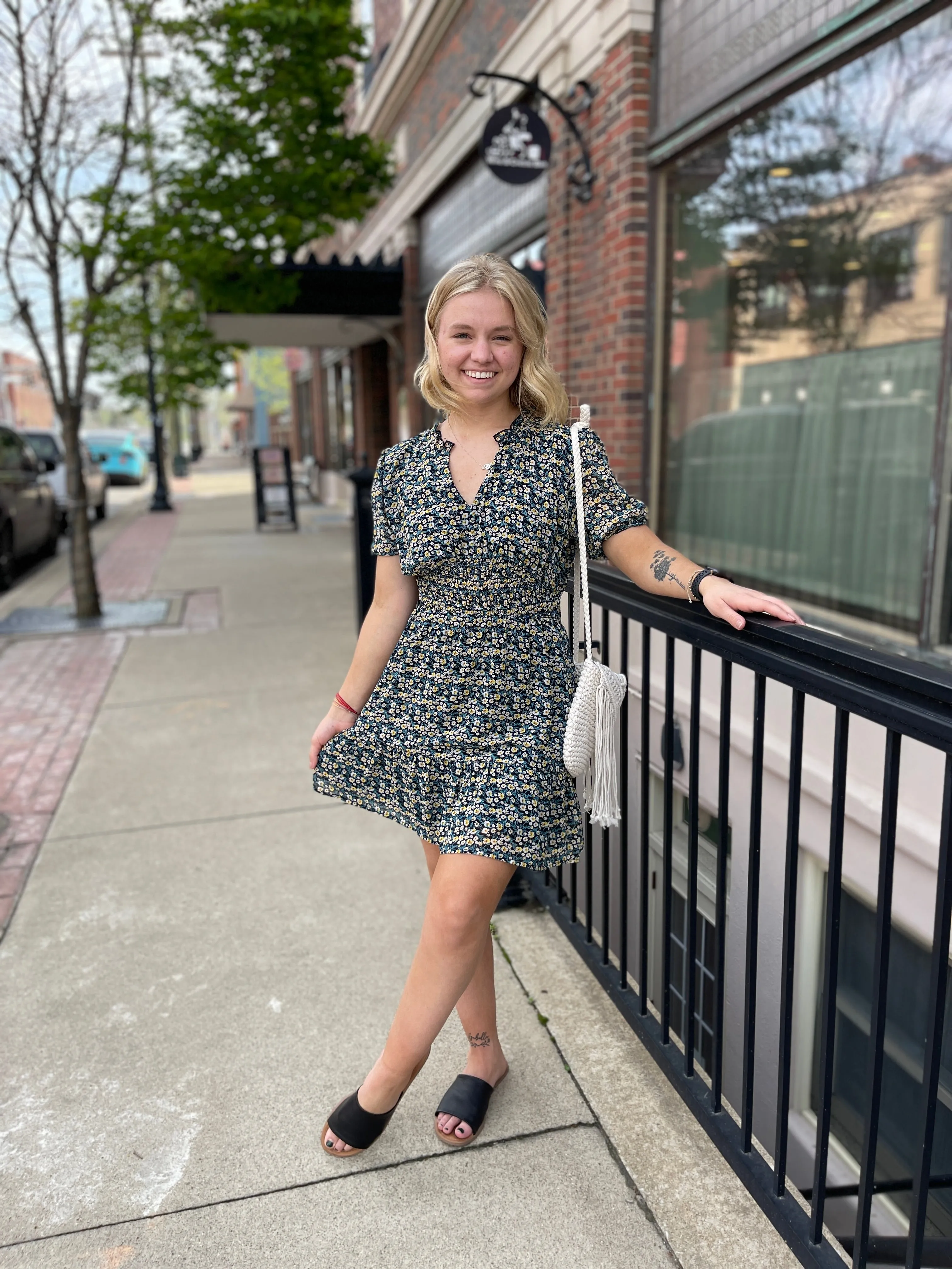 BLACK FLORAL ELSATIC WAIST V NECK DRESS