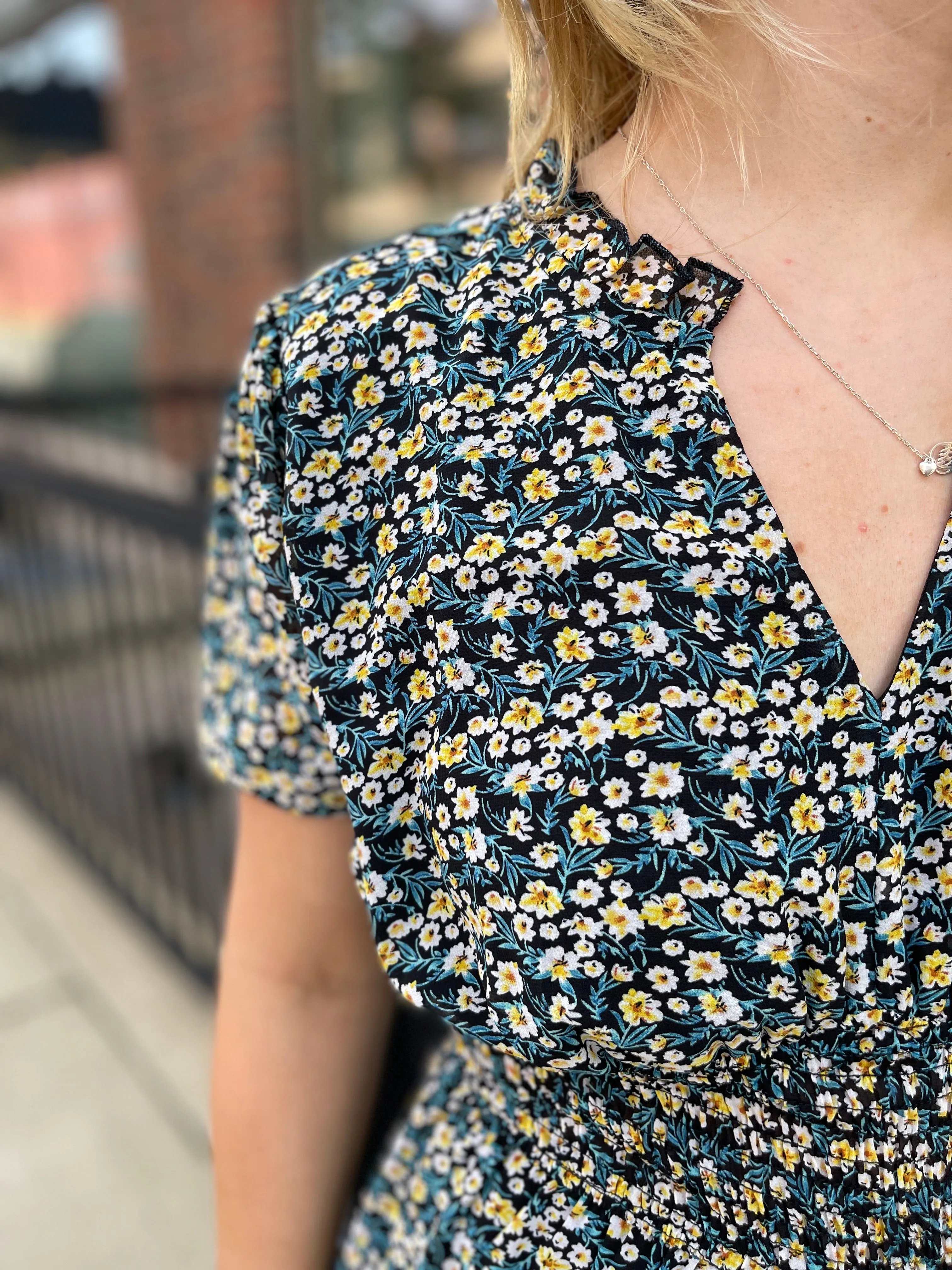 BLACK FLORAL ELSATIC WAIST V NECK DRESS