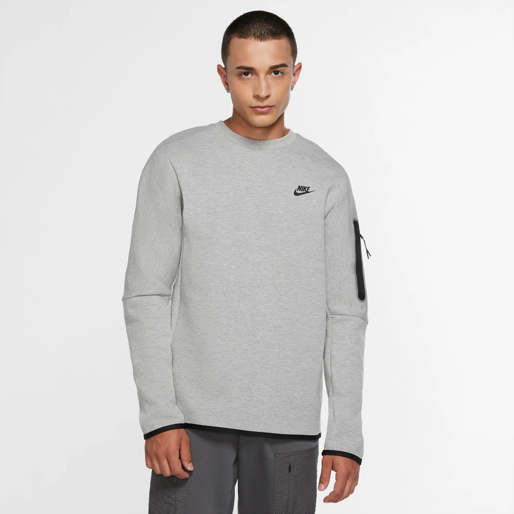 NIKE SPORTSWEAR TECH FLEECE